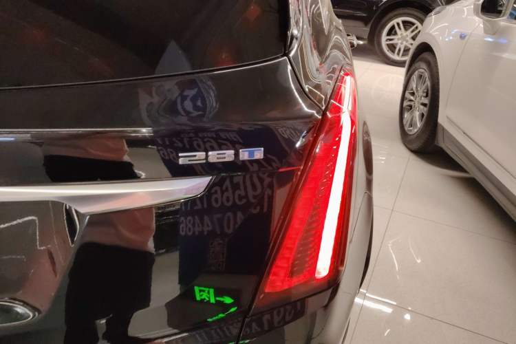 Used Cadillac XT5 2022 2.0T Two-Wheel Drive Luxury Version Right Rear Taillight