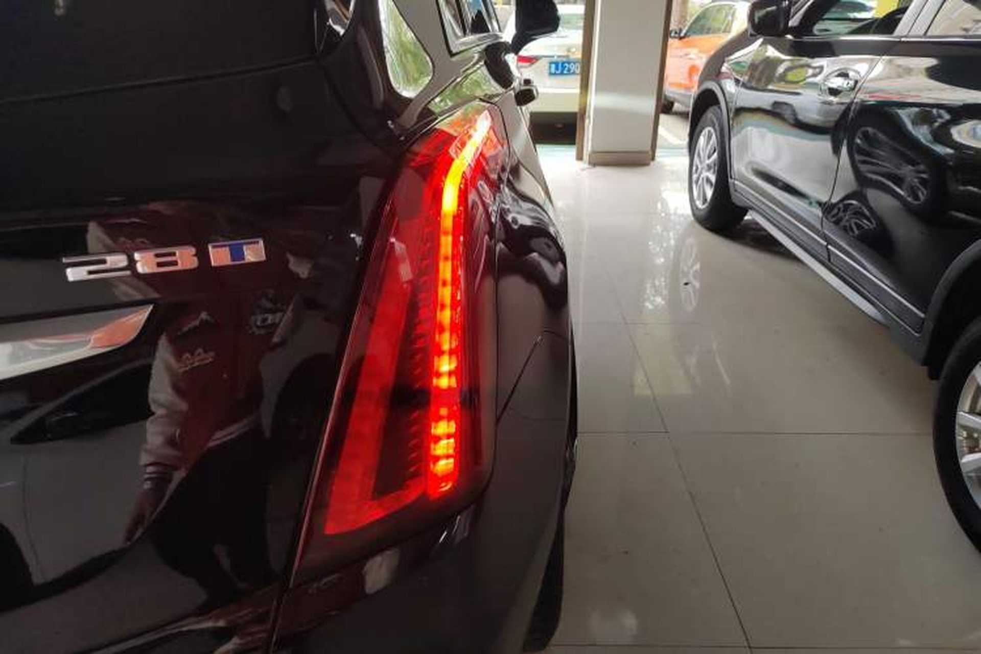 Used Cadillac XT5 2022 2.0T Two-Wheel Drive Luxury Version Right Rear Taillight