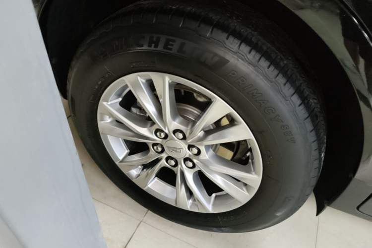 Used Cadillac XT5 2022 2.0T Two-Wheel Drive Luxury Version Right Rear Wheel Hub
