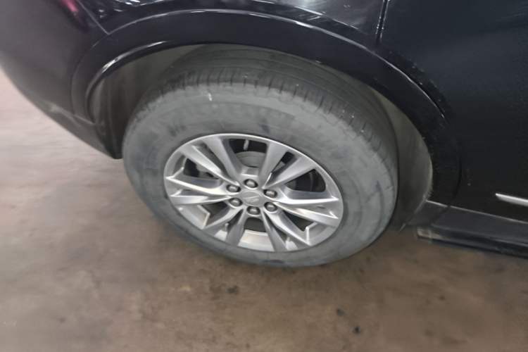 Used Cadillac XT5 2022 2.0T Two-Wheel Drive Luxury Version Right Rear Wheel Hub
