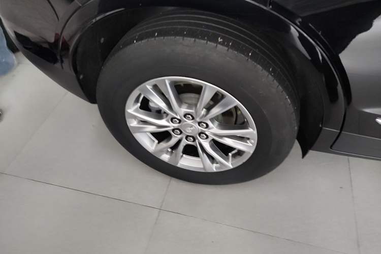 Used Cadillac XT5 2022 2.0T Two-Wheel Drive Luxury Version Right Rear Wheel Hub