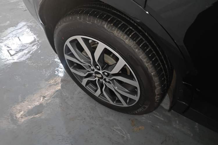 Used Cadillac XT5 2022 2.0T Four-Wheel Drive Luxury Version (Hummingbird Edition) Right Rear Wheel Hub