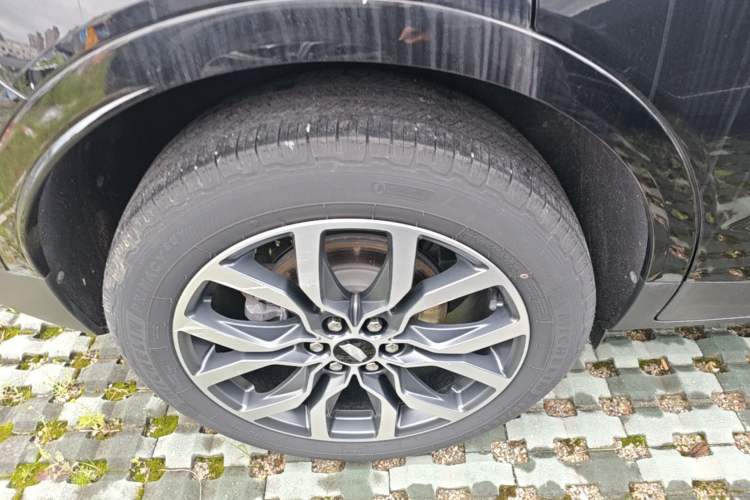 Used Cadillac XT5 2022 2.0T Four-Wheel Drive Luxury Version (Hummingbird Edition) Right Rear Wheel Hub