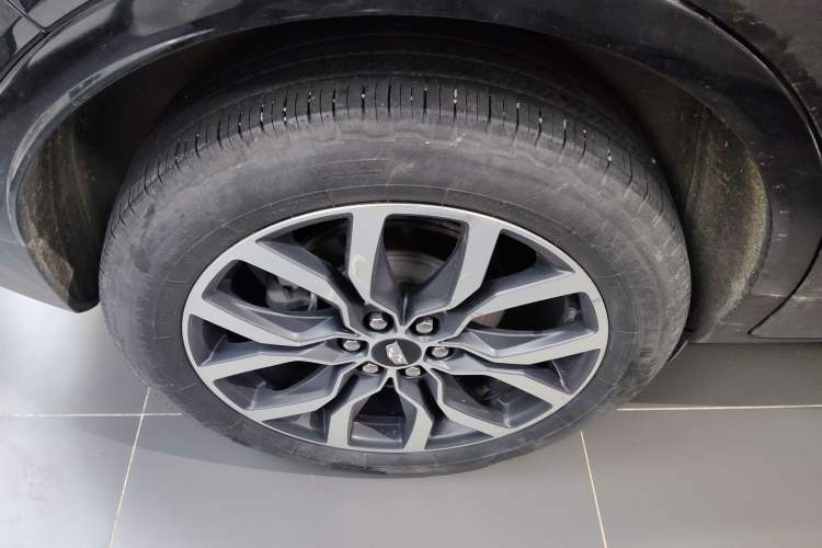 Used Cadillac XT5 2022 2.0T Four-Wheel Drive Luxury Version (Hummingbird Edition) Right Rear Wheel Hub