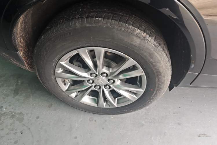 Used Cadillac XT5 2022 2.0T Four-Wheel Drive Luxury Version Right Rear Wheel Hub