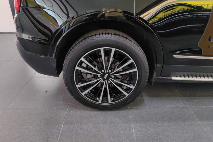 Used Cadillac XT5 2022 2.0T Two-Wheel Drive Luxury Version Right Rear Wheel Hub