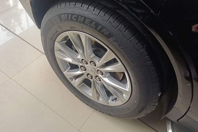 Used Cadillac XT5 2022 2.0T Two-Wheel Drive Luxury Version Right Rear Wheel Hub