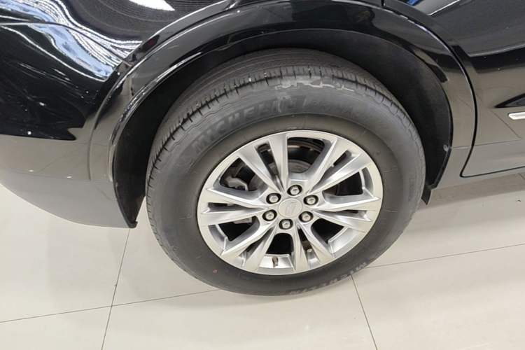 Used Cadillac XT5 2022 2.0T Two-Wheel Drive Luxury Version Right Rear Wheel Hub