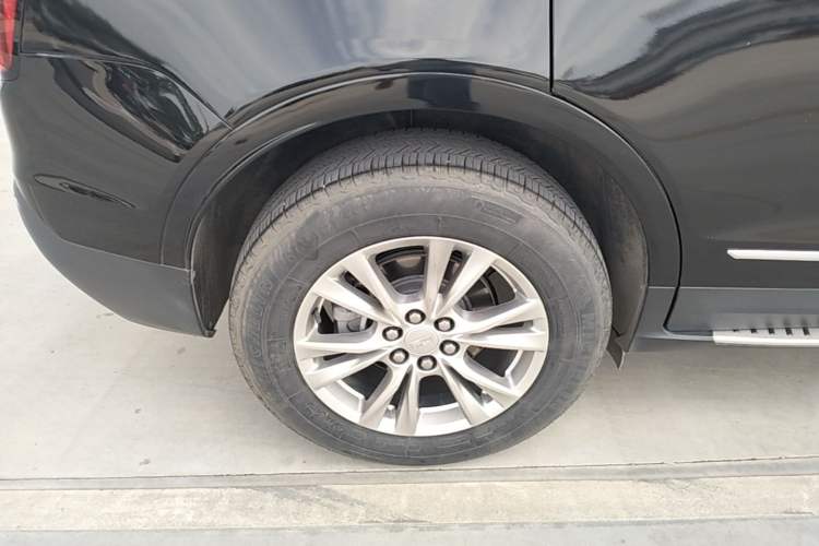 Used Cadillac XT5 2022 2.0T Two-Wheel Drive Luxury Version Right Rear Wheel Hub