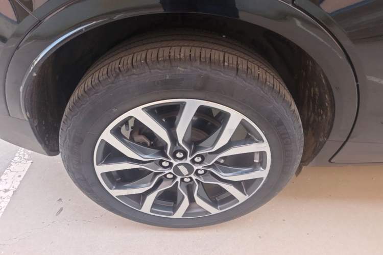 Used Cadillac XT5 2022 2.0T Four-Wheel Drive Luxury Version (Hummingbird Edition) Right Rear Wheel Hub