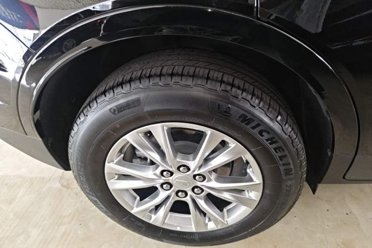 Used Cadillac XT5 2022 2.0T Two-Wheel Drive Luxury Version Right Rear Wheel Hub