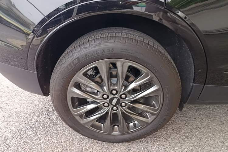 Used Cadillac XT5 2022 2.0T Four-Wheel Drive Platinum Edition Right Rear Wheel Hub