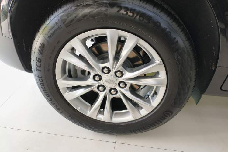 Used Cadillac XT5 2022 2.0T Two-Wheel Drive Luxury Version Right Rear Wheel Hub