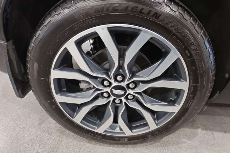 Used Cadillac XT5 2022 2.0T Four-Wheel Drive Premium Edition Right Rear Wheel Hub