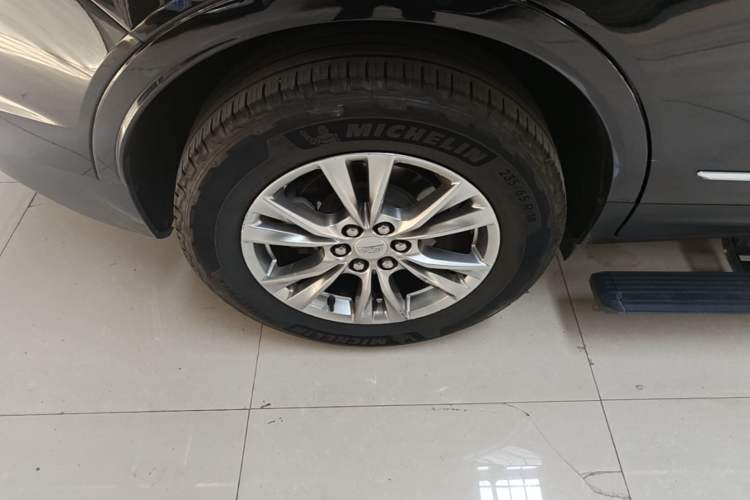 Used Cadillac XT5 2022 2.0T Two-Wheel Drive Luxury Version Right Rear Wheel Hub
