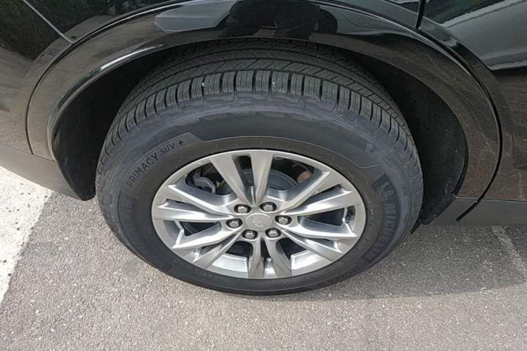 Used Cadillac XT5 2022 2.0T Two-Wheel Drive Luxury Version Right Rear Wheel Hub