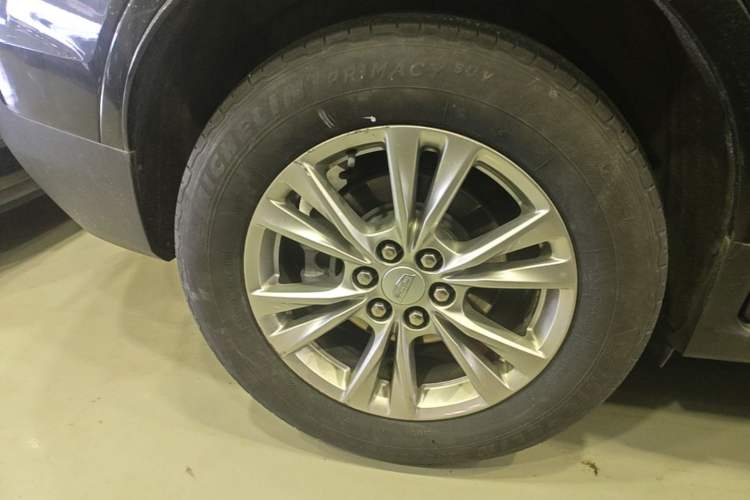 Used Cadillac XT5 2022 2.0T Four-Wheel Drive Luxury Version Right Rear Wheel Hub