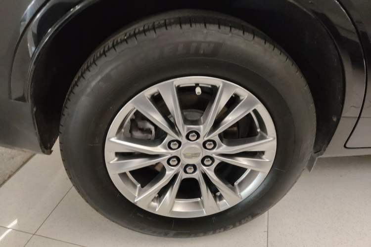 Used Cadillac XT5 2022 2.0T Two-Wheel Drive Luxury Version Right Rear Wheel Hub