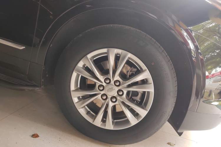 Used Cadillac XT5 2022 2.0T Two-Wheel Drive Luxury Version Right Rear Wheel Hub