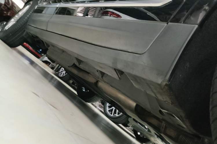 Used Cadillac XT5 2022 2.0T Two-Wheel Drive Luxury Version Right Side Sill