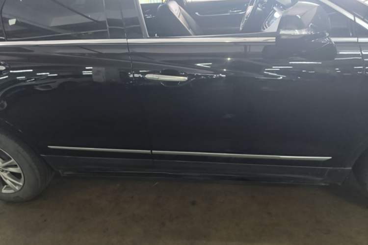 Used Cadillac XT5 2022 2.0T Two-Wheel Drive Luxury Version Right Side Sill
