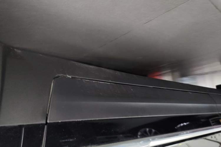 Used Cadillac XT5 2022 2.0T Two-Wheel Drive Luxury Version Right Side Sill