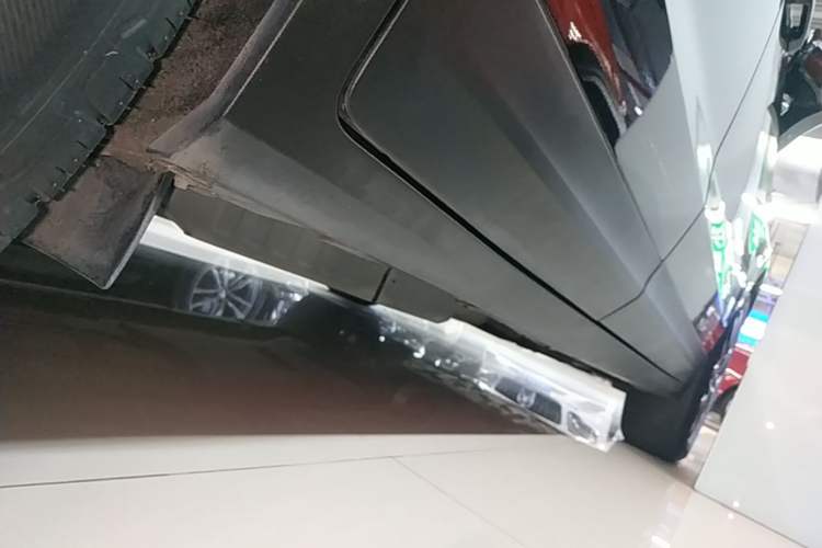 Used Cadillac XT5 2022 2.0T Four-Wheel Drive Premium Edition Right Side Sill