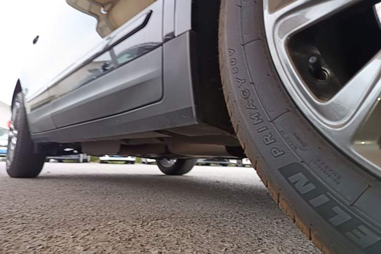 Used Cadillac XT5 2022 2.0T Four-Wheel Drive Platinum Edition Right Side Sill