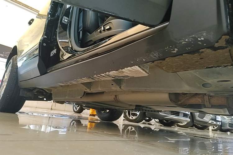 Used Cadillac XT5 2022 2.0T Two-Wheel Drive Luxury Version Right Side Sill