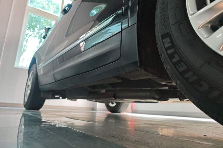 Used Cadillac XT5 2022 2.0T Two-Wheel Drive Luxury Version Right Side Sill