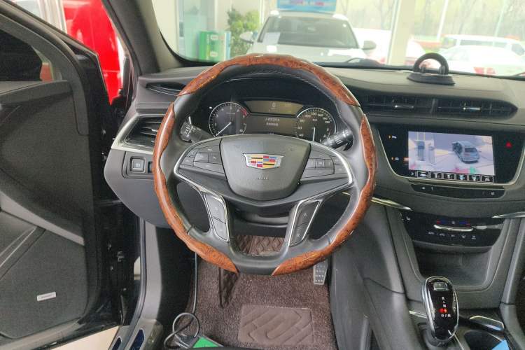 Used Cadillac XT5 2022 2.0T Two-Wheel Drive Luxury Version Steering Wheel