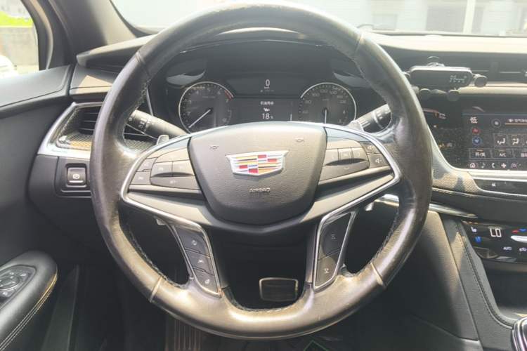 Used Cadillac XT5 2022 2.0T Four-Wheel Drive Premium Edition Steering Wheel