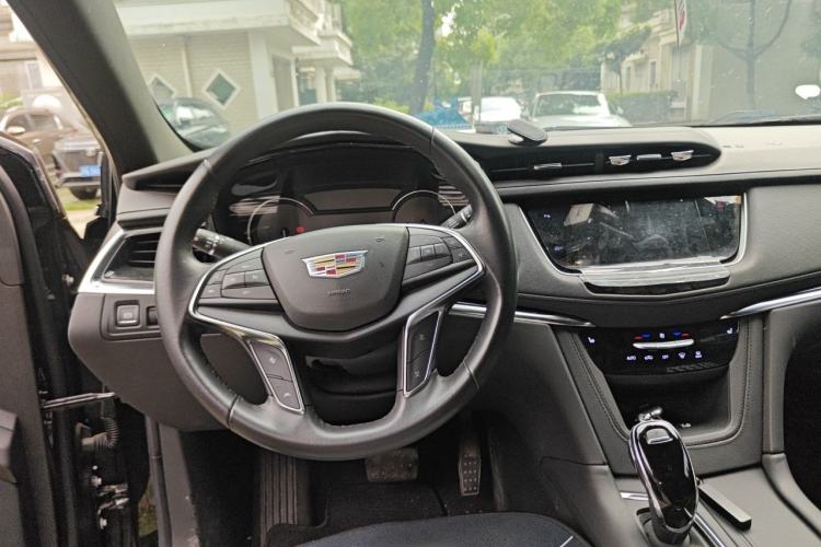 Used Cadillac XT5 2022 2.0T Two-Wheel Drive Luxury Version Steering Wheel