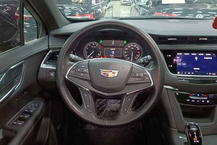 Used Cadillac XT5 2022 2.0T Two-Wheel Drive Luxury Version Steering Wheel