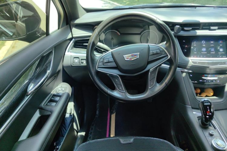 Used Cadillac XT5 2022 2.0T Two-Wheel Drive Luxury Version Steering Wheel