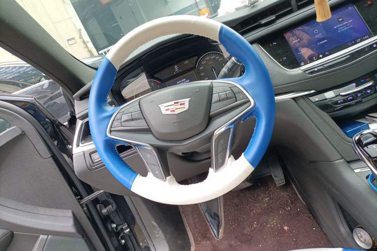 Used Cadillac XT5 2022 2.0T Two-Wheel Drive Luxury Version Steering Wheel