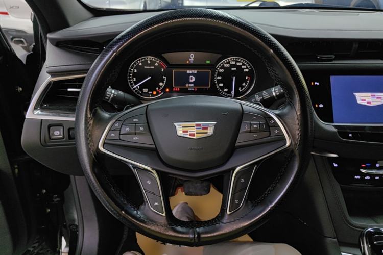 Used Cadillac XT5 2022 2.0T Two-Wheel Drive Luxury Version Steering Wheel