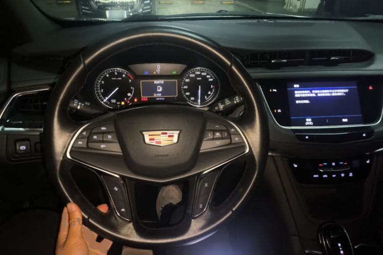Used Cadillac XT5 2022 2.0T Two-Wheel Drive Luxury Version Steering Wheel