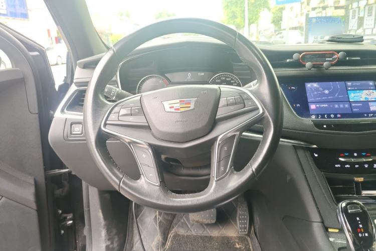 Used Cadillac XT5 2022 2.0T Two-Wheel Drive Luxury Version Steering Wheel
