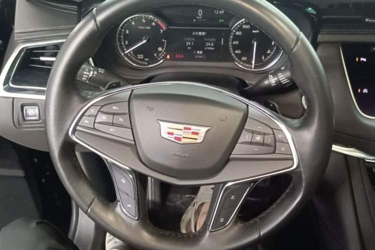 Used Cadillac XT5 2022 2.0T Two-Wheel Drive Luxury Version Steering Wheel