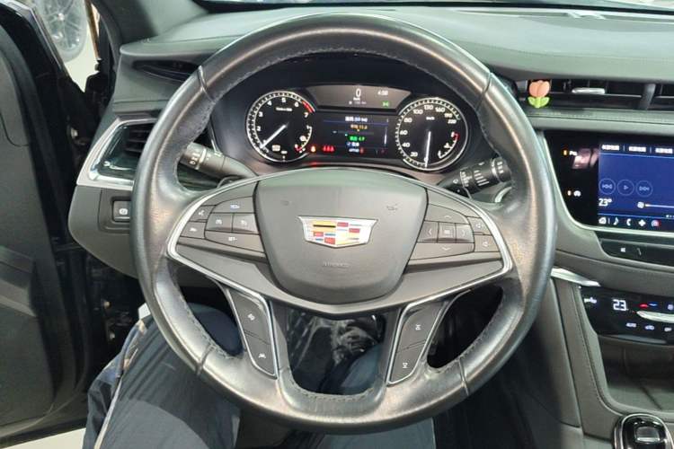 Used Cadillac XT5 2022 2.0T Two-Wheel Drive Luxury Version Steering Wheel
