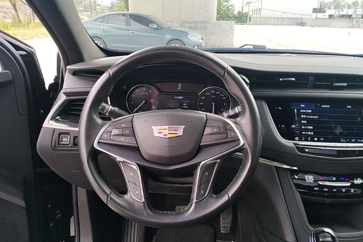 Used Cadillac XT5 2022 2.0T Two-Wheel Drive Luxury Version Steering Wheel