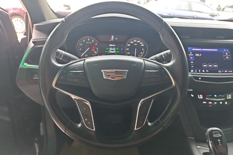 Used Cadillac XT5 2022 2.0T Four-Wheel Drive Luxury Version Steering Wheel