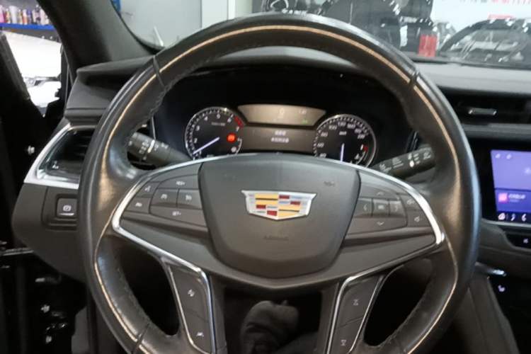 Used Cadillac XT5 2022 2.0T Two-Wheel Drive Luxury Version Steering Wheel
