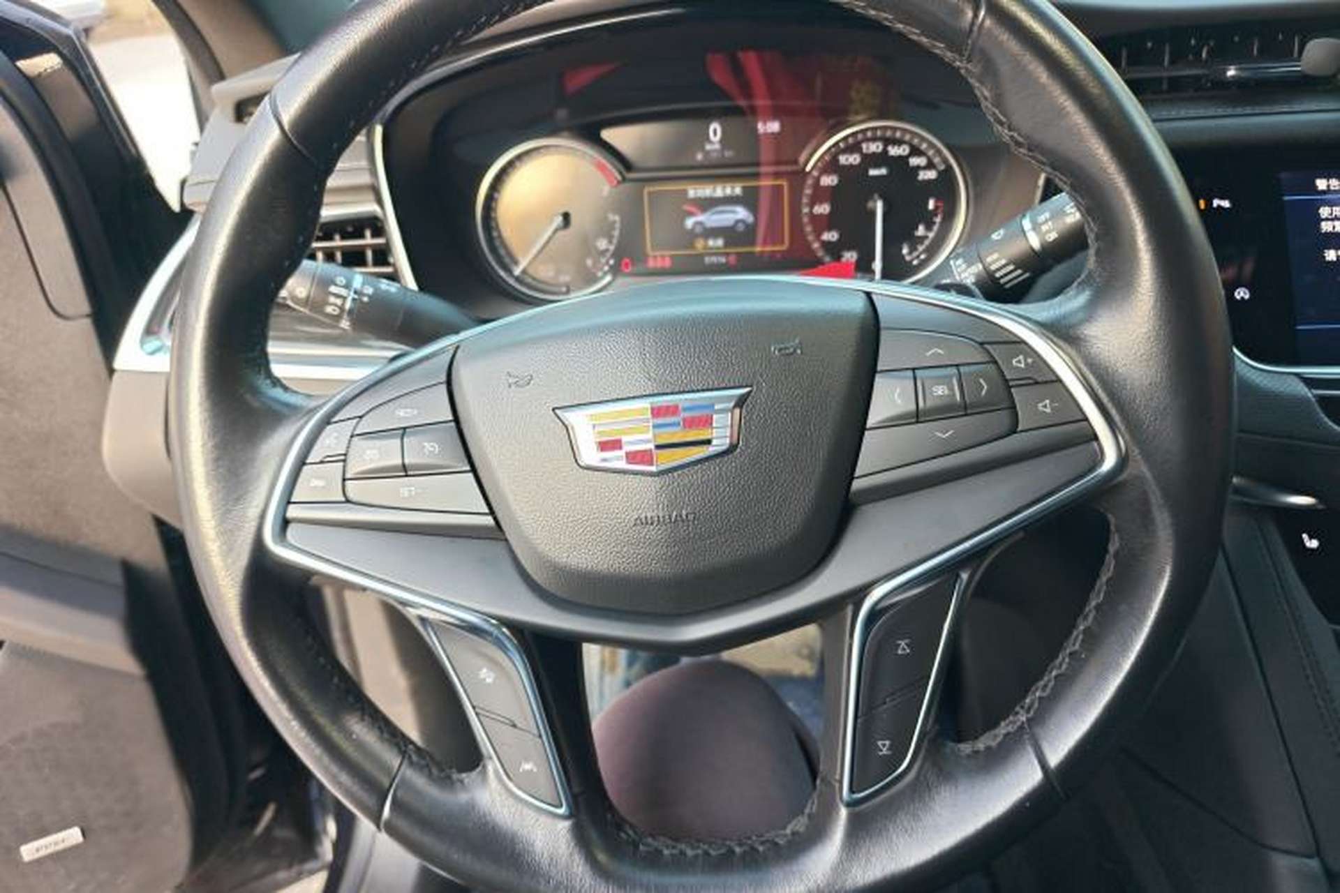 Used Cadillac XT5 2022 2.0T Two-Wheel Drive Luxury Version Steering Wheel