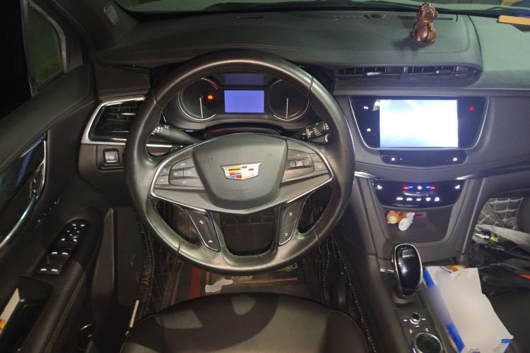 Used Cadillac XT5 2022 2.0T Two-Wheel Drive Luxury Version Steering Wheel