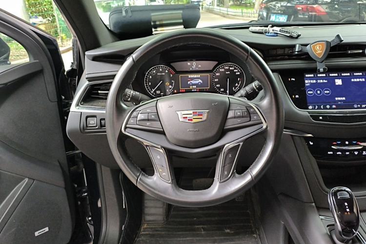 Used Cadillac XT5 2022 2.0T Two-Wheel Drive Luxury Version Steering Wheel