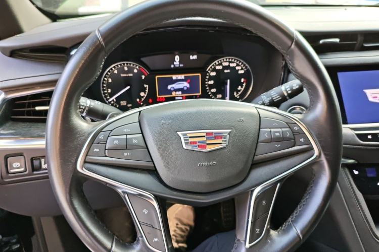 Used Cadillac XT5 2022 2.0T Two-Wheel Drive Luxury Version Steering Wheel