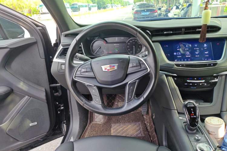 Used Cadillac XT5 2022 2.0T Four-Wheel Drive Luxury Version Steering Wheel