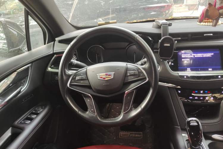 Used Cadillac XT5 2022 2.0T Two-Wheel Drive Luxury Version Steering Wheel
